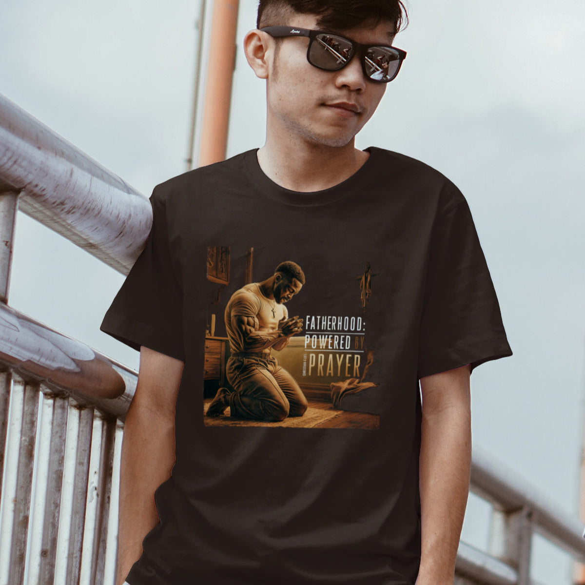 Christian Dad T-shirt ’Fatherhood: Powered by Prayer’ Heavy Cotton - T-Shirt