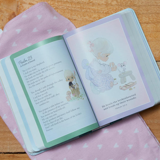 Nkjv, Precious Moments Small Hands Bible, Pink, Hardcover, Comfort Print: Holy Bible, New King James Version - Hardcover
