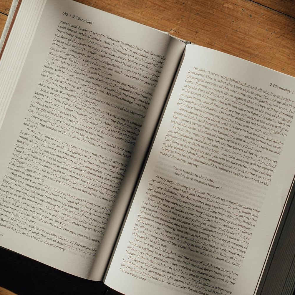 NIV Lectio Bible: A Simple, Ancient Way to Read the Library of Scripture, Cloth Over Board: The Practicing the Way Edition with an Introduction by Joh - Hardcover
