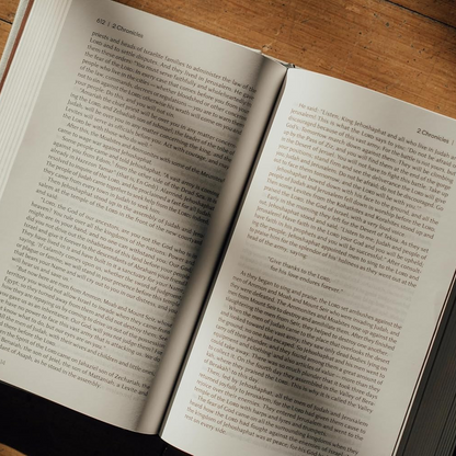 NIV Lectio Bible: A Simple, Ancient Way to Read the Library of Scripture, Cloth Over Board: The Practicing the Way Edition with an Introduction by Joh - Hardcover
