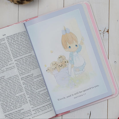 Nkjv, Precious Moments Small Hands Bible, Pink, Hardcover, Comfort Print: Holy Bible, New King James Version - Hardcover