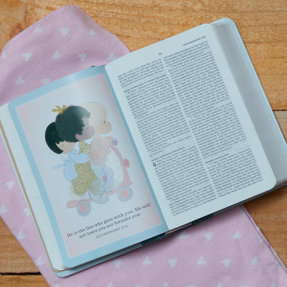 Nkjv, Precious Moments Small Hands Bible, Pink, Hardcover, Comfort Print: Holy Bible, New King James Version - Hardcover